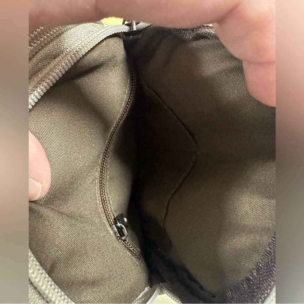 MROEDE Crossbody/ Slingpack NWOT - Picture 5 of 7